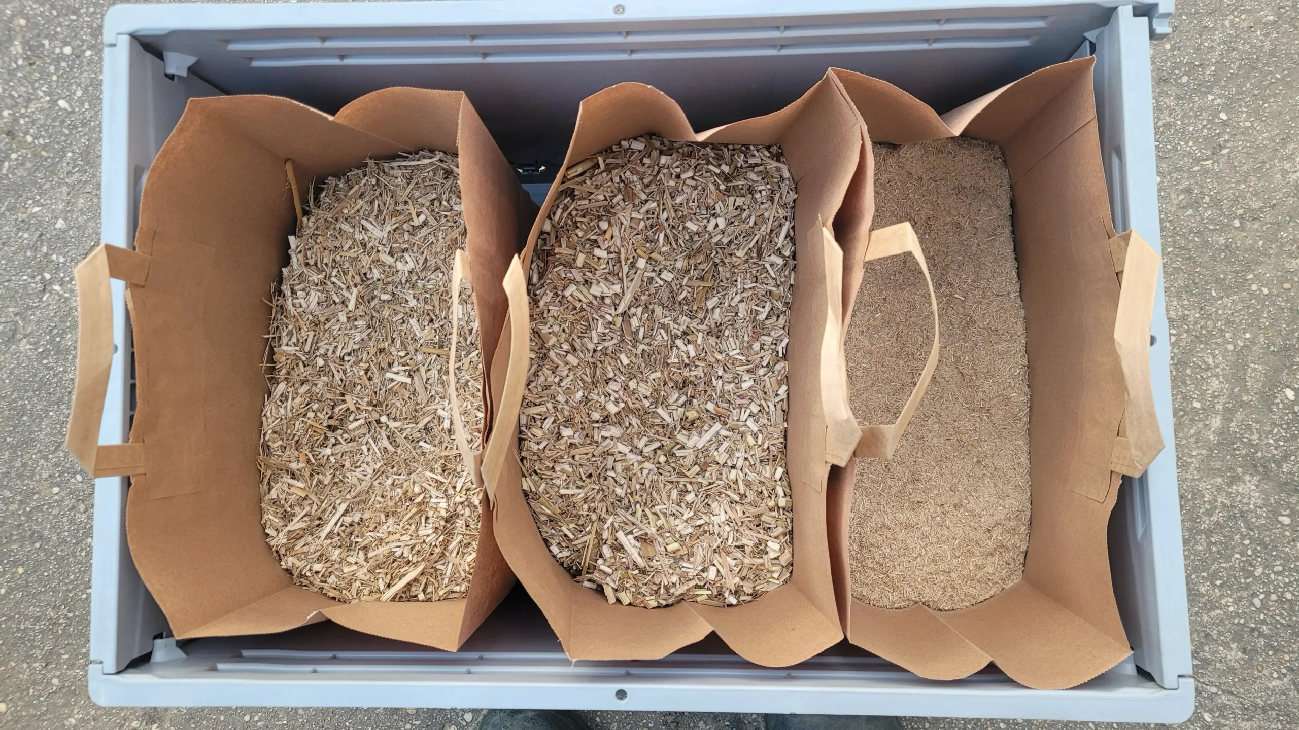 Vergleich von drei Qualitäten der Miscanthus-Naturstreu mit unterschiedlicher Struktur